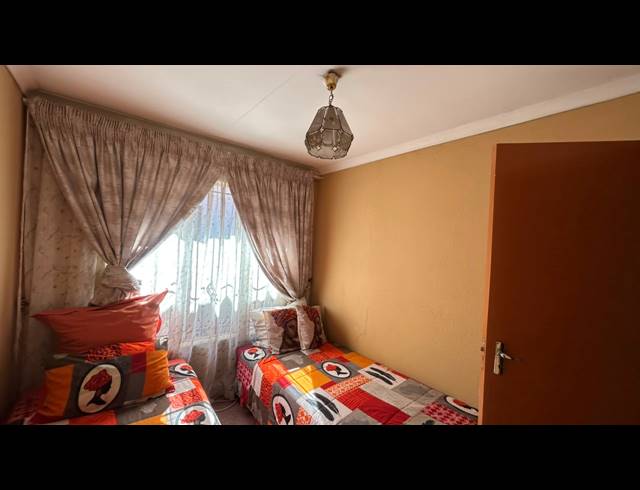 3 BEDROOM HOUSE FOR SALE IN PROTEA NORTH